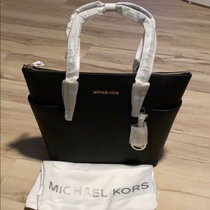 Micheal Kors purse
